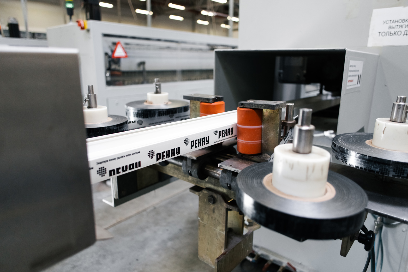  Как снять пленку с пластиковых окон, если она не снимается